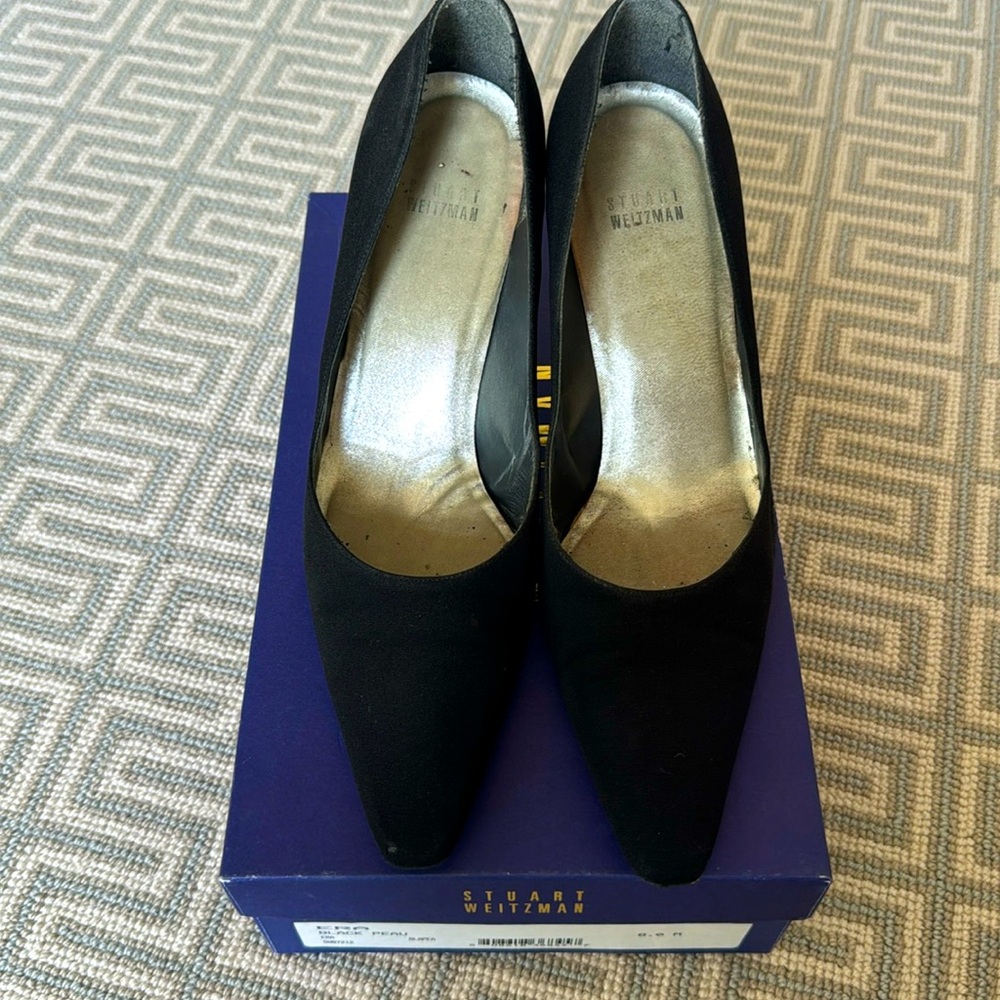 Stuart Weitzman black pump 8M